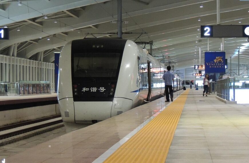 Шанхайское метро полностью прекратило работу из-за COVID