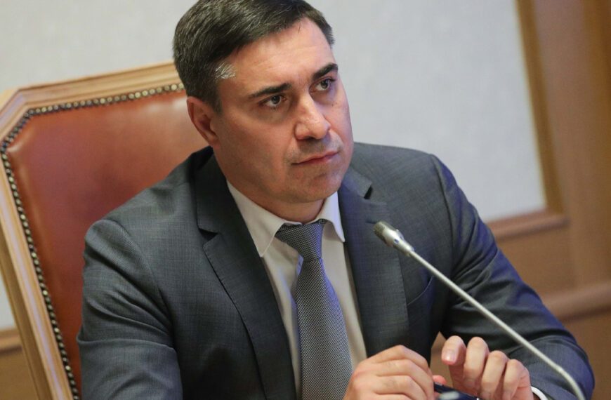 Глава комитета Госдумы по охране здоровья Хубезов решил уйти с должности для участия в СВО