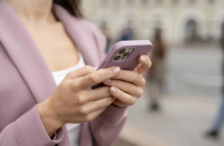 Госдума приняла в первом чтении законопроект о запрете использования смартфонов на уроках