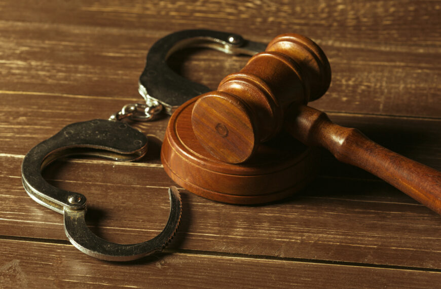 На Камчатке осудили на три года условно женщину, которая избила сына
